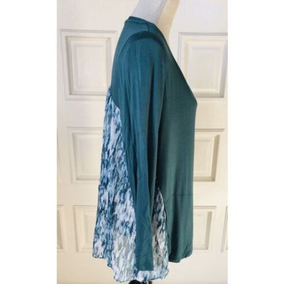 LOGO by Lori Goldstein Green V-Neck Button Front Tunic w/ Flowy Back Size Medium - Picture 4 of 7
